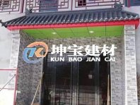 一體仿古瓦使暖鍋店門的裝潢加倍簡樸、便利、快速。